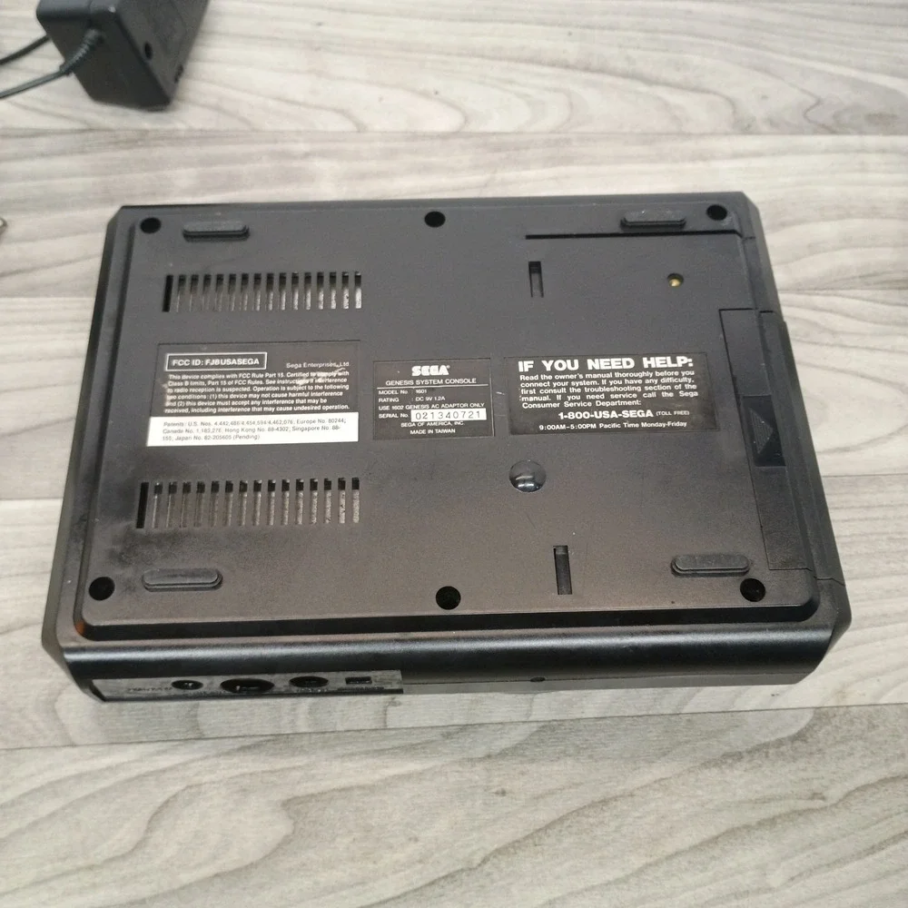 Sega Genesis Model 1 1601 Console With Controller Powers On FOR PARTS Or Repair